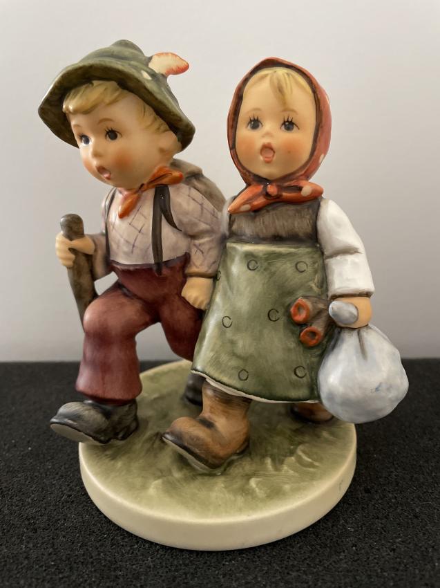 Hummel beeldje 383 - Going home