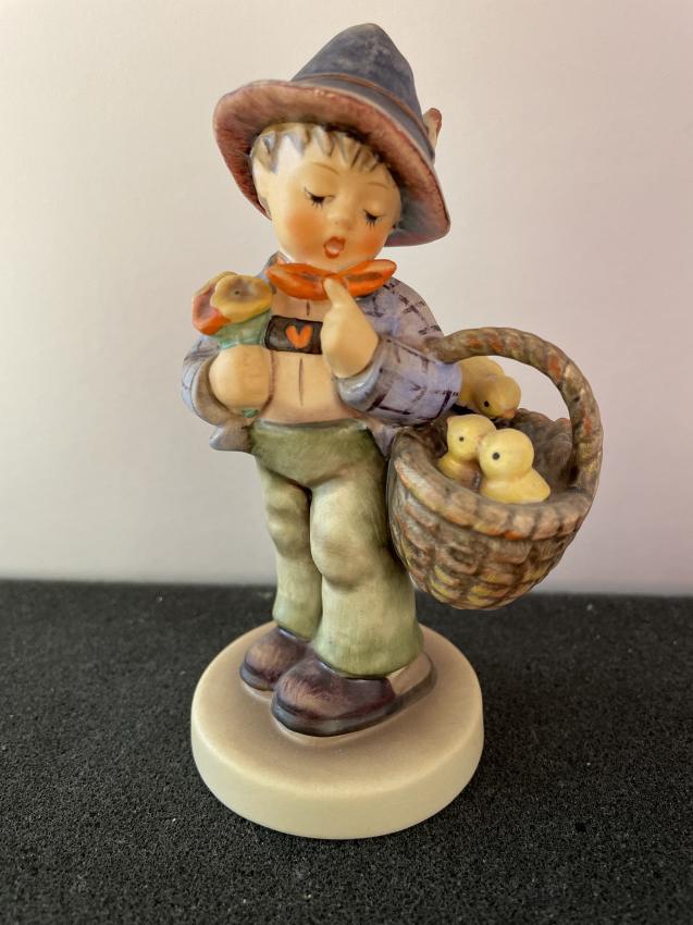 Hummel beeldje 378 - Easter greetings