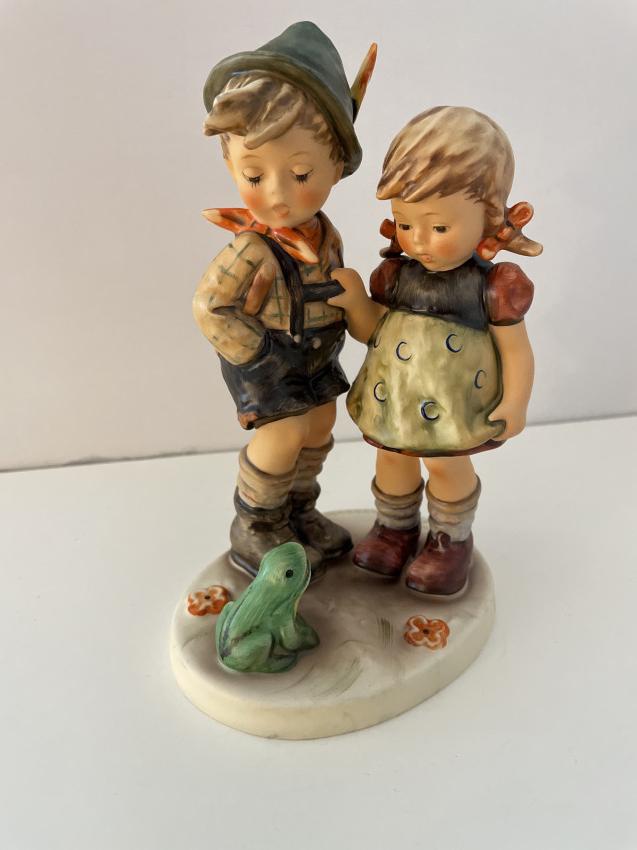 Hummel beeldje 394 - Timid little sister