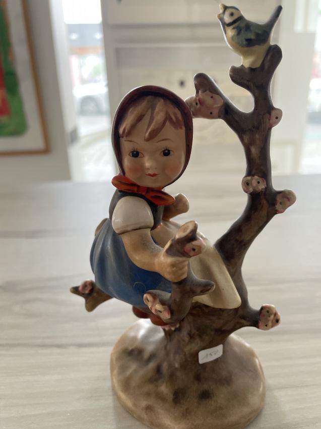 Hummel beeldje Apple tree girl