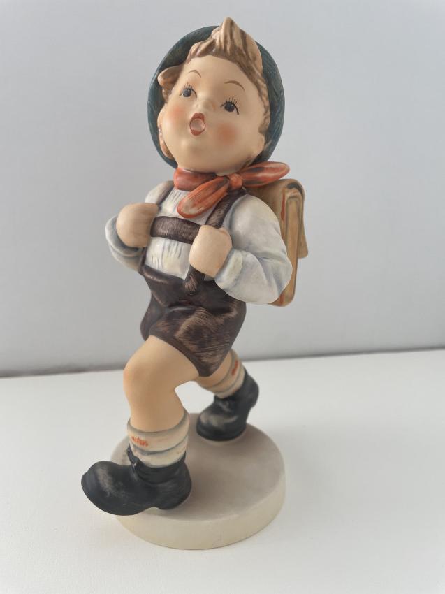 Hummel beeldje 82 II - School boy