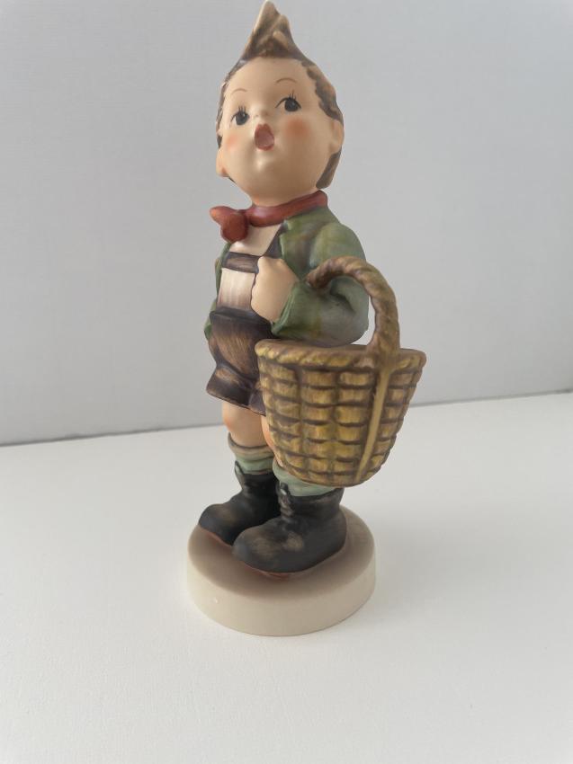 Hummel beeldje 51 I - Village boy