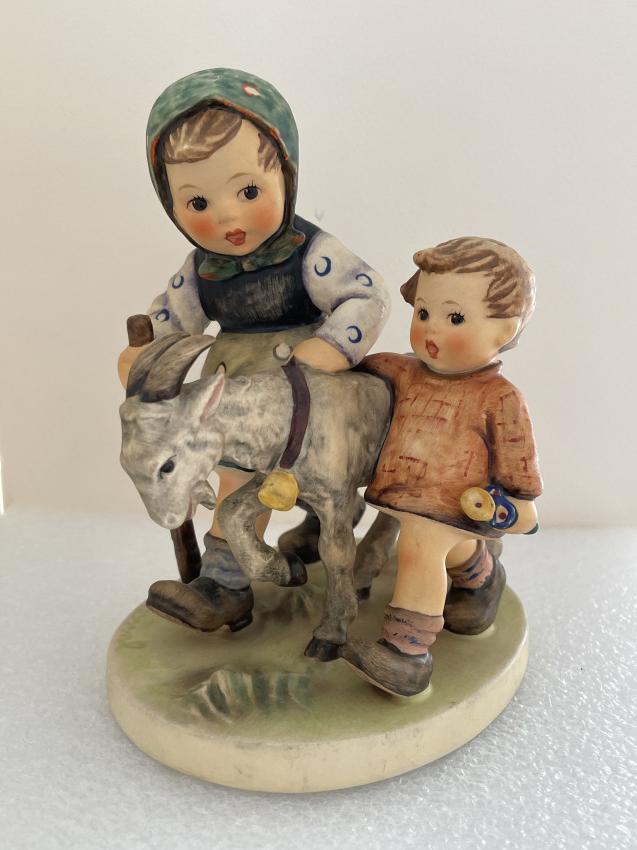 Hummel beeldje 334 - Homeward Bound