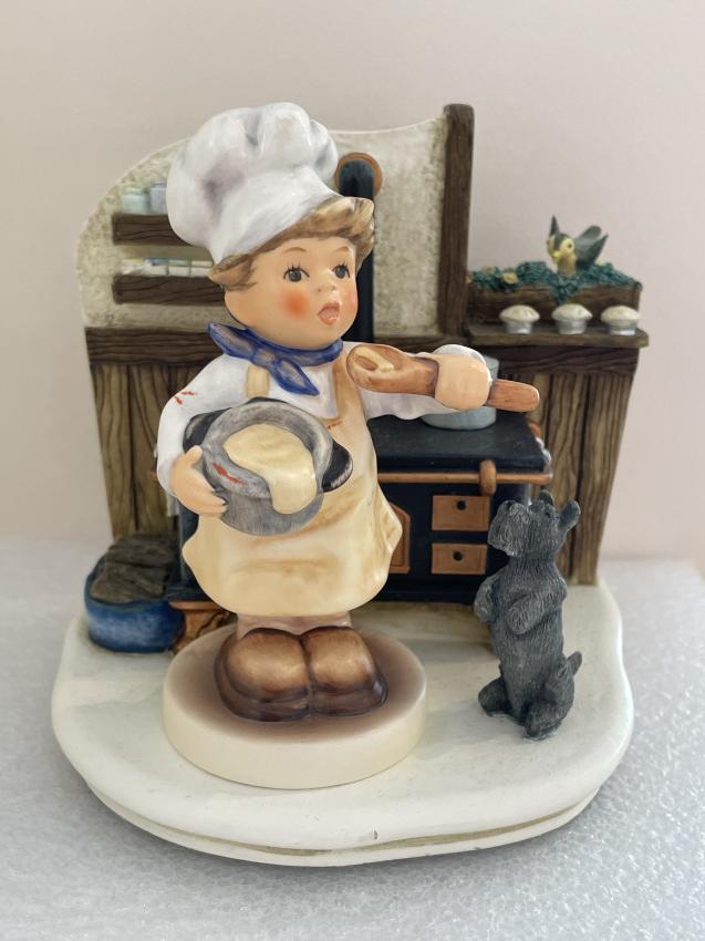 Hummel beeldje 2038 - In the kitchen + tafereel