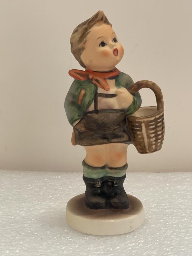 Hummel beeldje 51 2/0 - Village boy