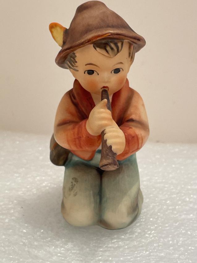 Hummel beeldje 214 H - Shepherd boy kneeling with flute