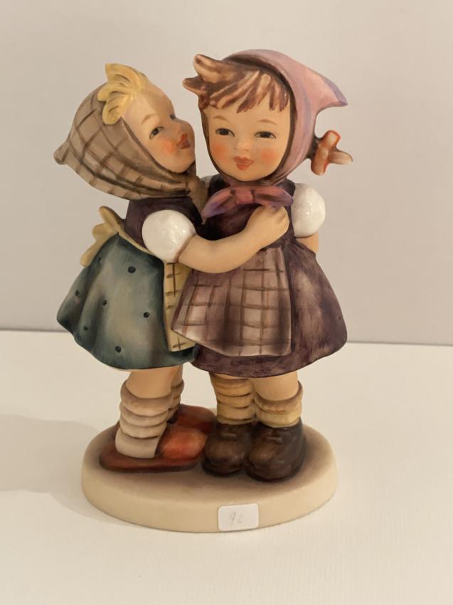 Hummel beeldje 196 - Telling her secret