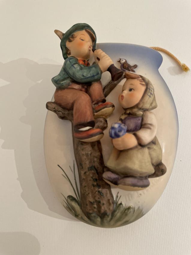 Hummel beeldje 360 A - Boy and Girl wall vases