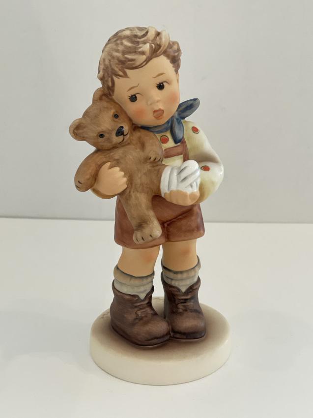 Hummel beeldje 2334 B