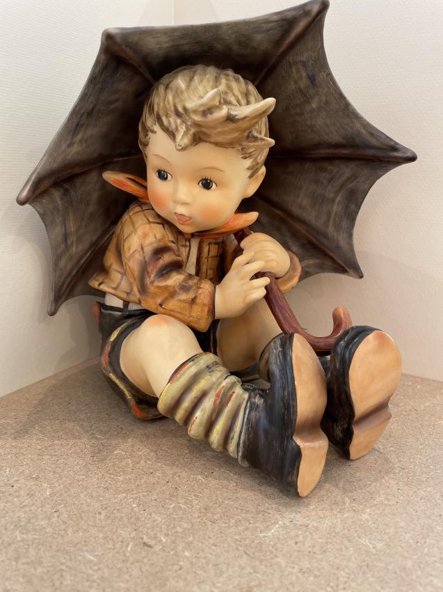Hummel beeldje 152/ II a - Umbrella Boy
