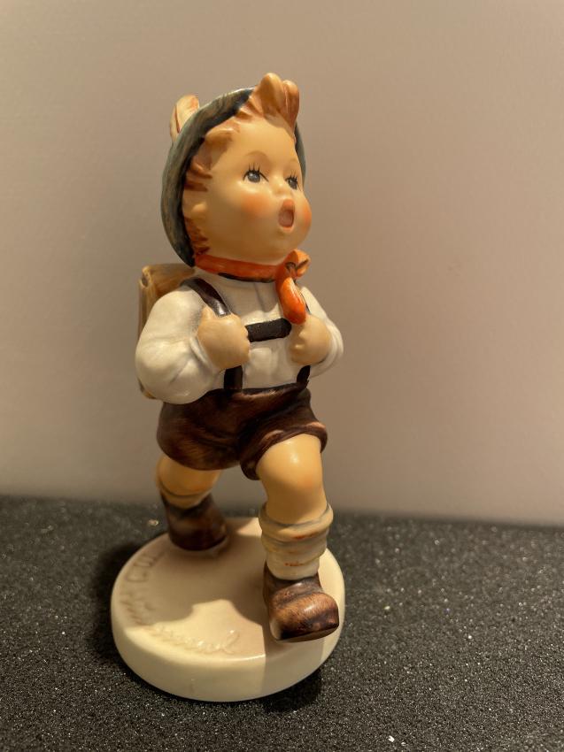 Hummel beeldje 82 2 0 - School boy