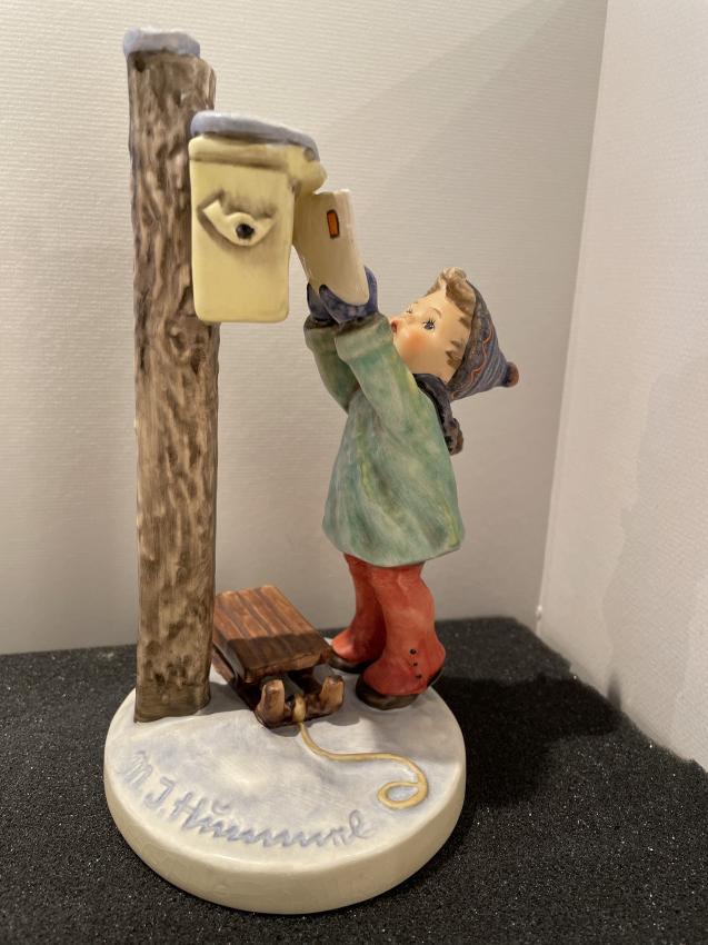 Hummel beeldje 340 - Letter to Santa Claus