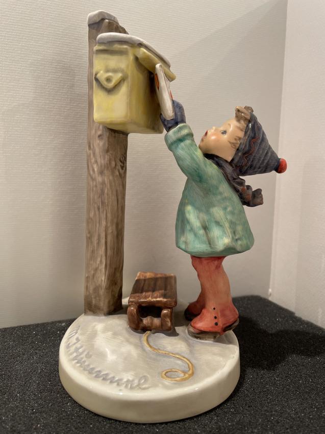Hummel beeldje 340 - Letter to Santa Claus