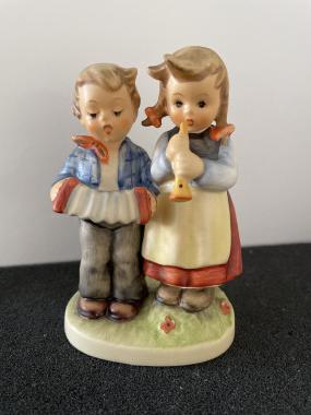218 2 0 - Birthday serenade