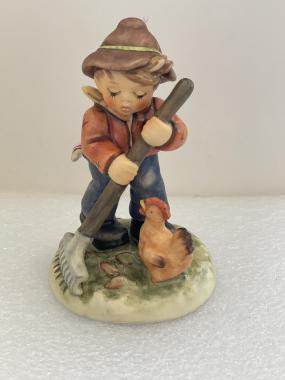 2085 - Little farm hand