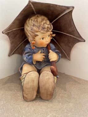 152/ II b - Umbrella Girl