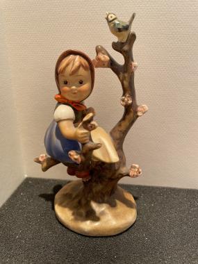141 - Apple tree girl