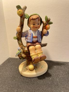 142 1 - Apple tree boy
