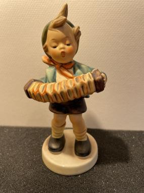 185 - Accordion boy