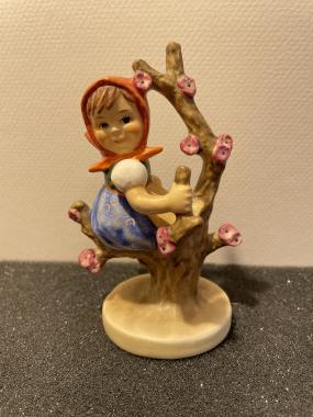141 3/0 - Apple tree girl
