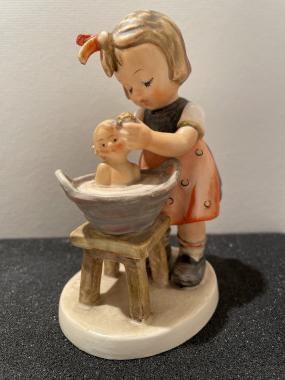 319 - Doll bath