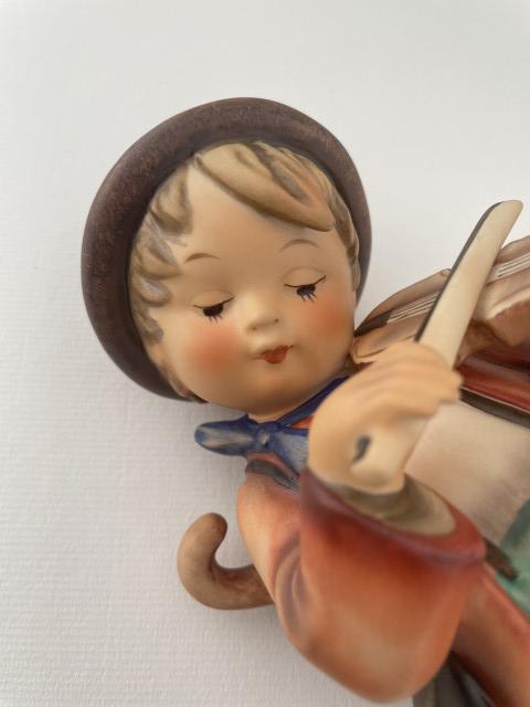 Hummel beeldje 2 I - Little fiddler
