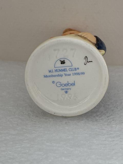 Hummel beeldje 727