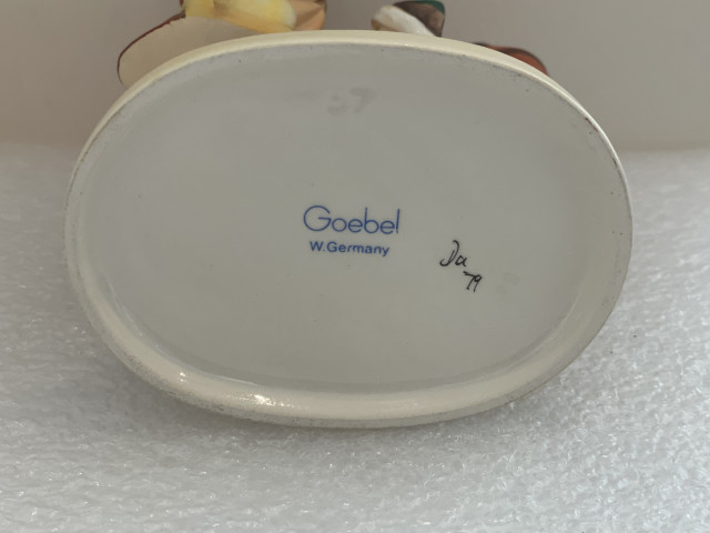 Hummel beeldje 67