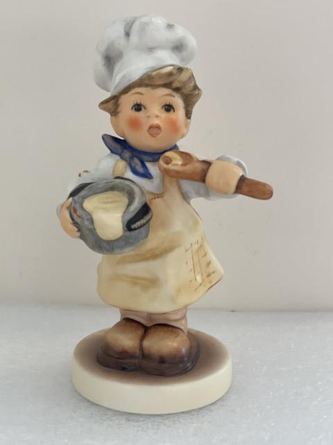 Hummel beeldje 2038 - In the kitchen + tafereel