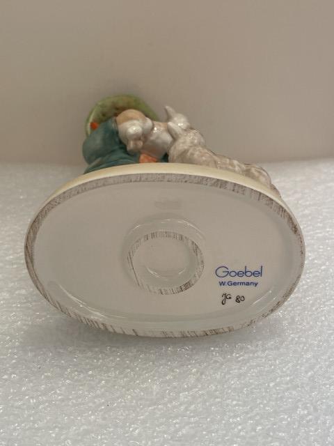 Hummel beeldje 64