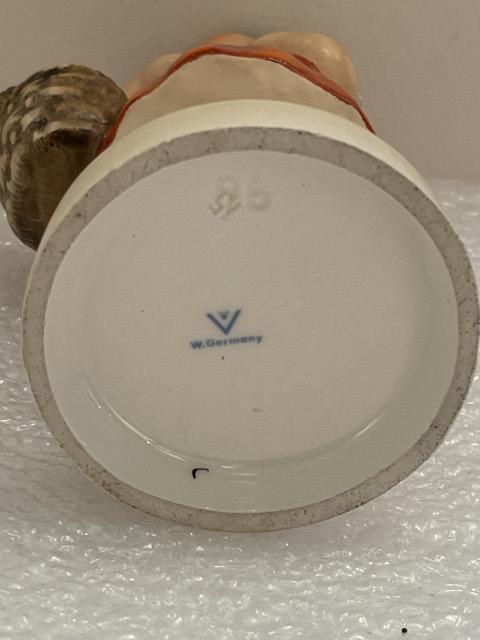 Hummel beeldje 86