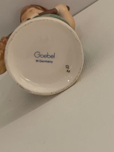 Hummel beeldje 171 - Little sweeper