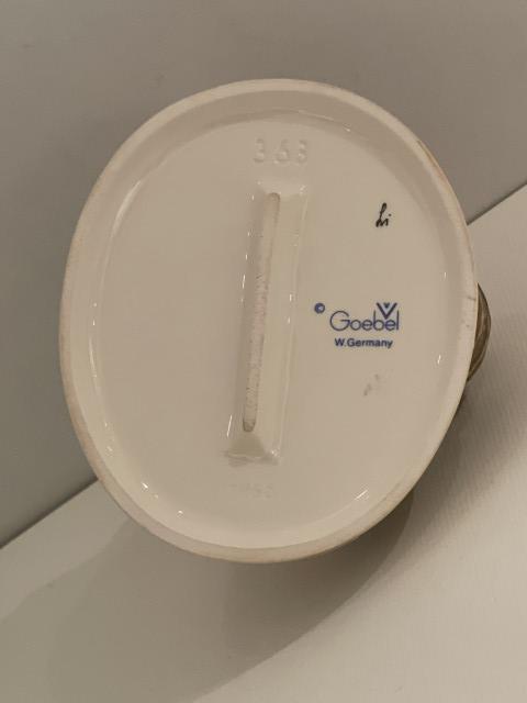 Hummel beeldje 363 - Big housecleaning