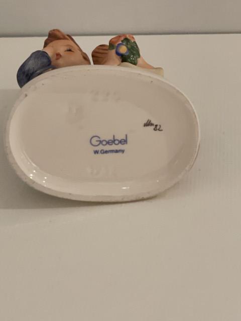 Hummel beeldje 220 - We congratulate