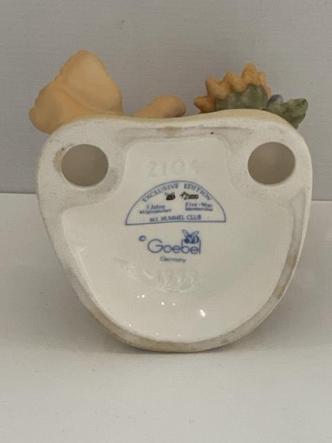 Hummel beeldje 2104