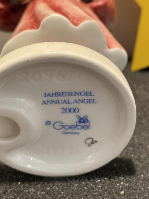 Hummel beeldje 2096 H - Millennium biss