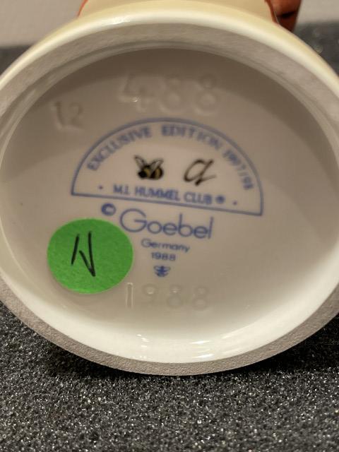 Hummel beeldje 488 - What's that?